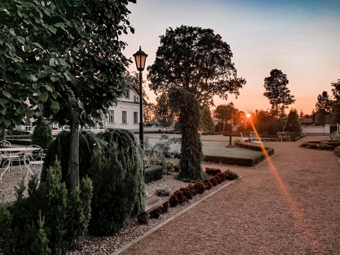 Hotel Przy Dworze Lesna Podlaska Exterior photo