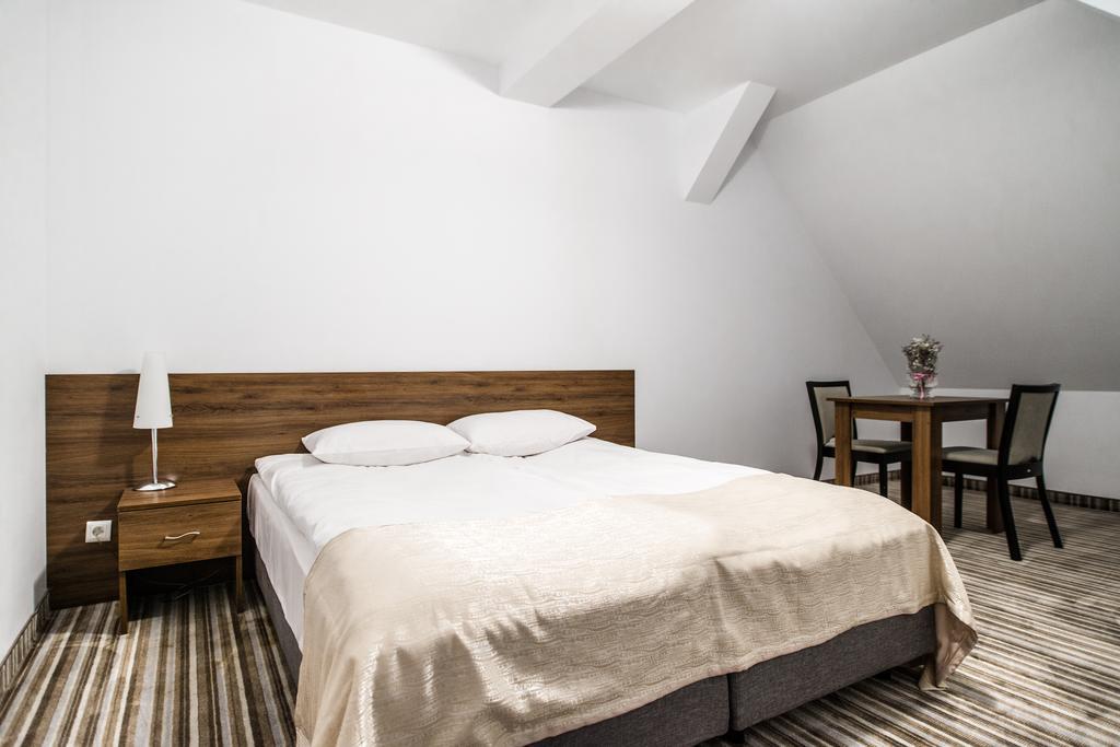 Hotel Przy Dworze Lesna Podlaska Room photo